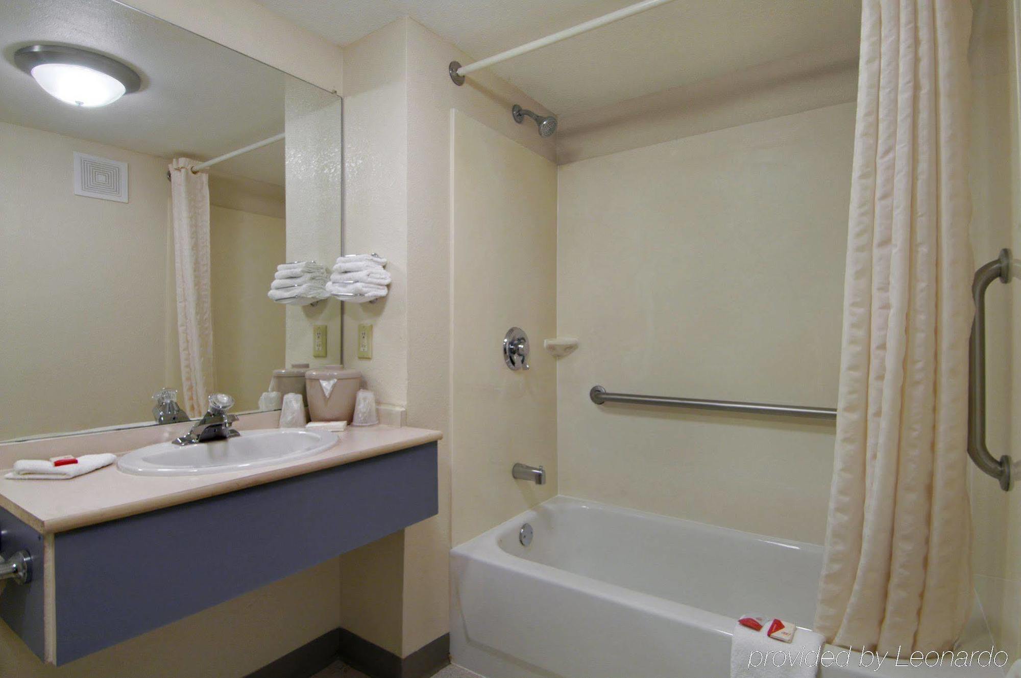 Red Roof Inn Jackson Downtown - Fairgrounds Habitación foto